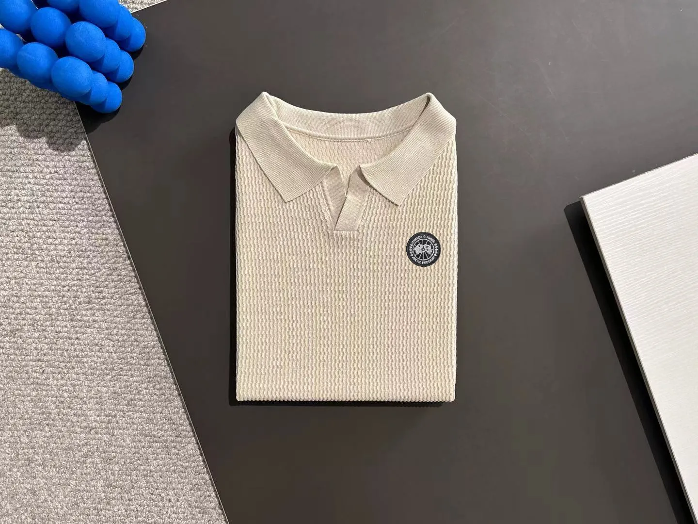 Next day shipment P300 High quality Big Goose 2025 new summer men's lapel short-sleeved knitted fabric Made of combed cotton yarn knitted cotton fabric, pure cotton high-weight special yarn, it feels full of weight when weighed, and the upper body is more textured than ordinary knitted fabrics. This texture can cope with the weather. Perfectly produced stitch by stitch according to the original version! Show nobility. Sizes: M to 3XL